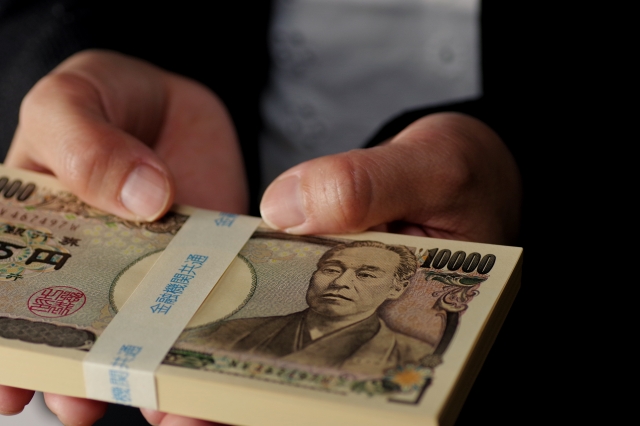 闇金業者に大金を渡してしまう。高梁市の闇金被害の相談は弁護士や司法書士に無料でできます